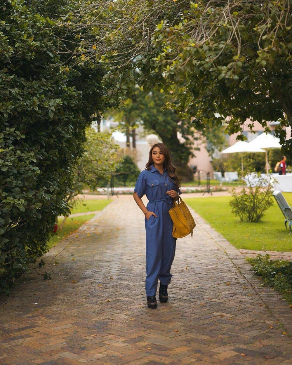 9 Outfit Glamor Liburan ke Luar Negeri Aurel Hermansyah, Cetar Abis