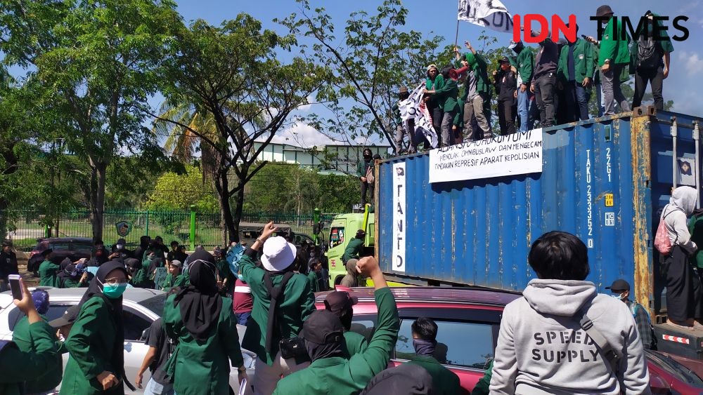 Demo Mahasiswa Makassar Desak Jokowi Tegas Tolak Penundaan Pemilu 2024