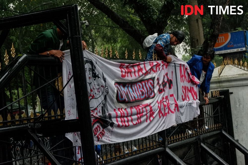 Jadi Tersangka, Rumah Aktivis KAMI di Medan Digeledah Polisi