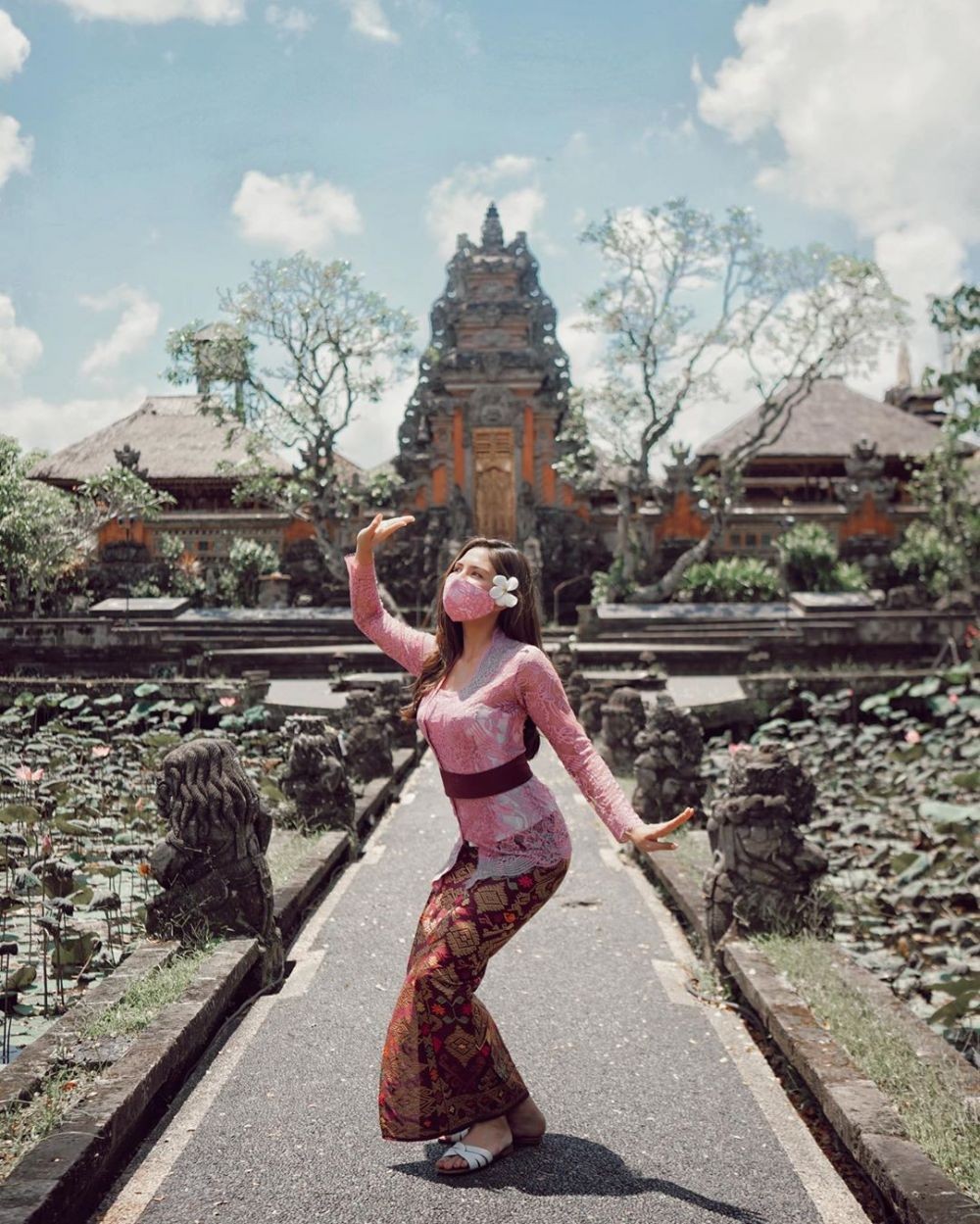 Nikmati Pantai, 10 Potret Jessica Mila Liburan di Bali Bikin Melting!