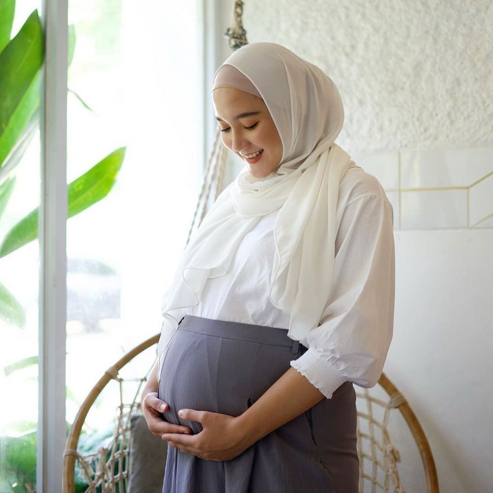 Resmi Jadi Ibu! 10 Potret Erica Putri, Kakak Citra Kirana Sejak Hamil