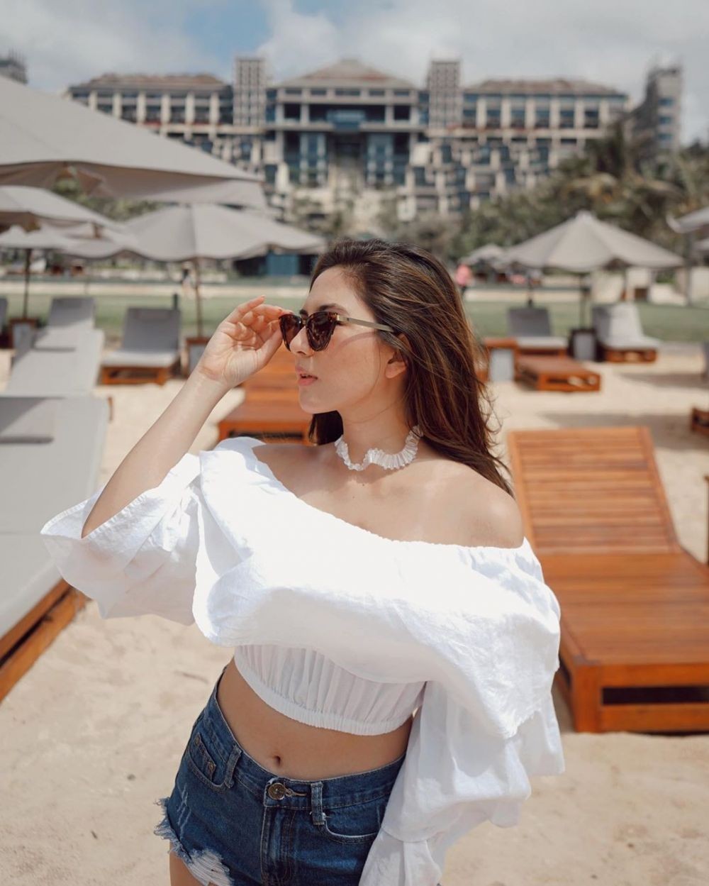 Nikmati Pantai, 10 Potret Jessica Mila Liburan di Bali Bikin Melting!