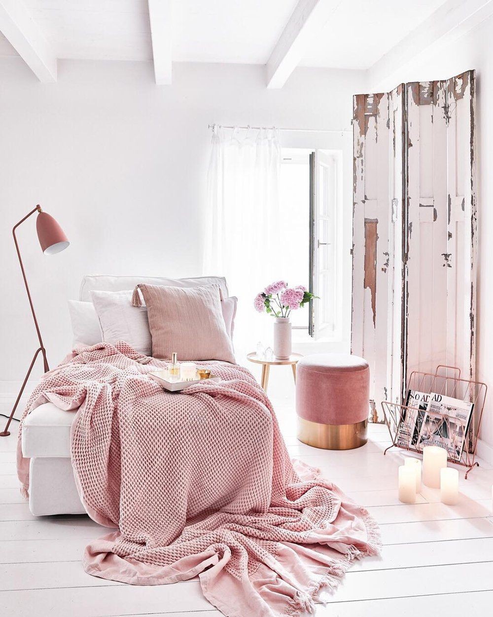 10 Desain Kamar  dengan Berbagai Shades Warna Pink Gak Harus Girly 