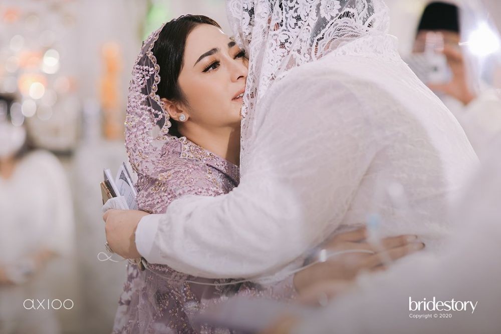 10 Potret Haru Pengajian Pranikah Nikita Willy dan Indra Priawan