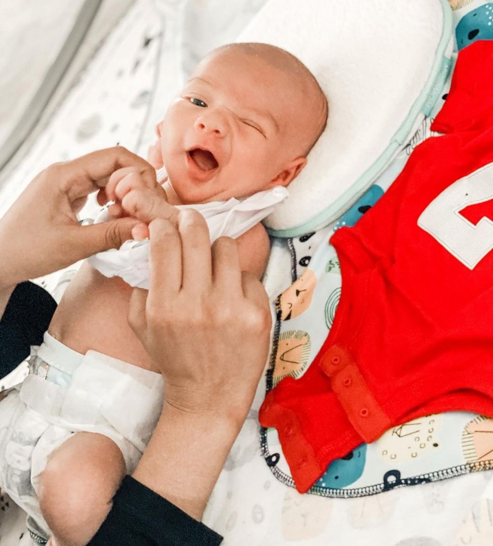 Sayang Abis! 10 Momen Akrab Ammar Zoni dan Baby Air, Anak Irish Bella