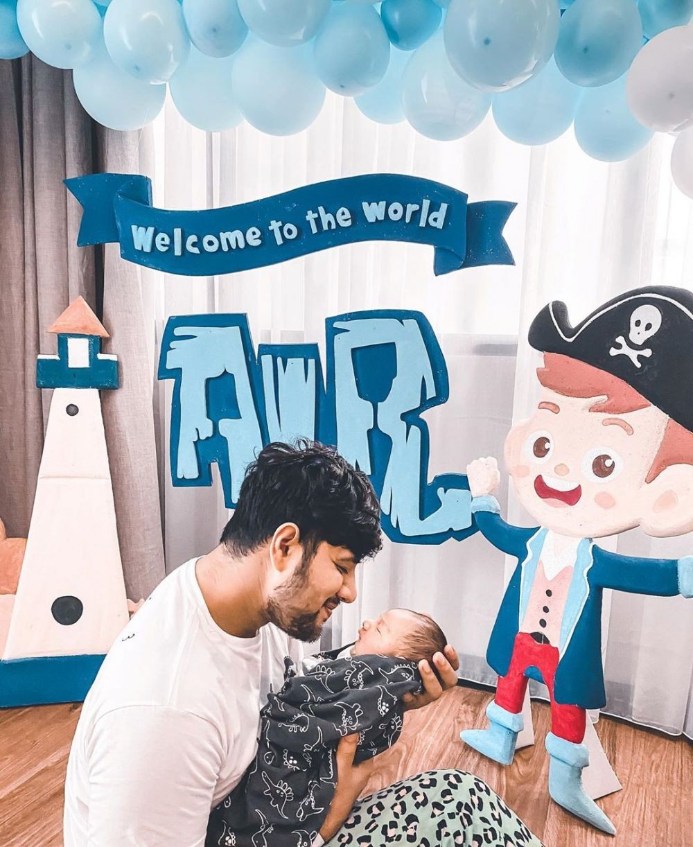 Sayang Abis! 10 Momen Akrab Ammar Zoni dan Baby Air, Anak Irish Bella