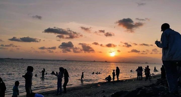 Menikmati Sunset ala Bali di Pantai Sebalang Lampung