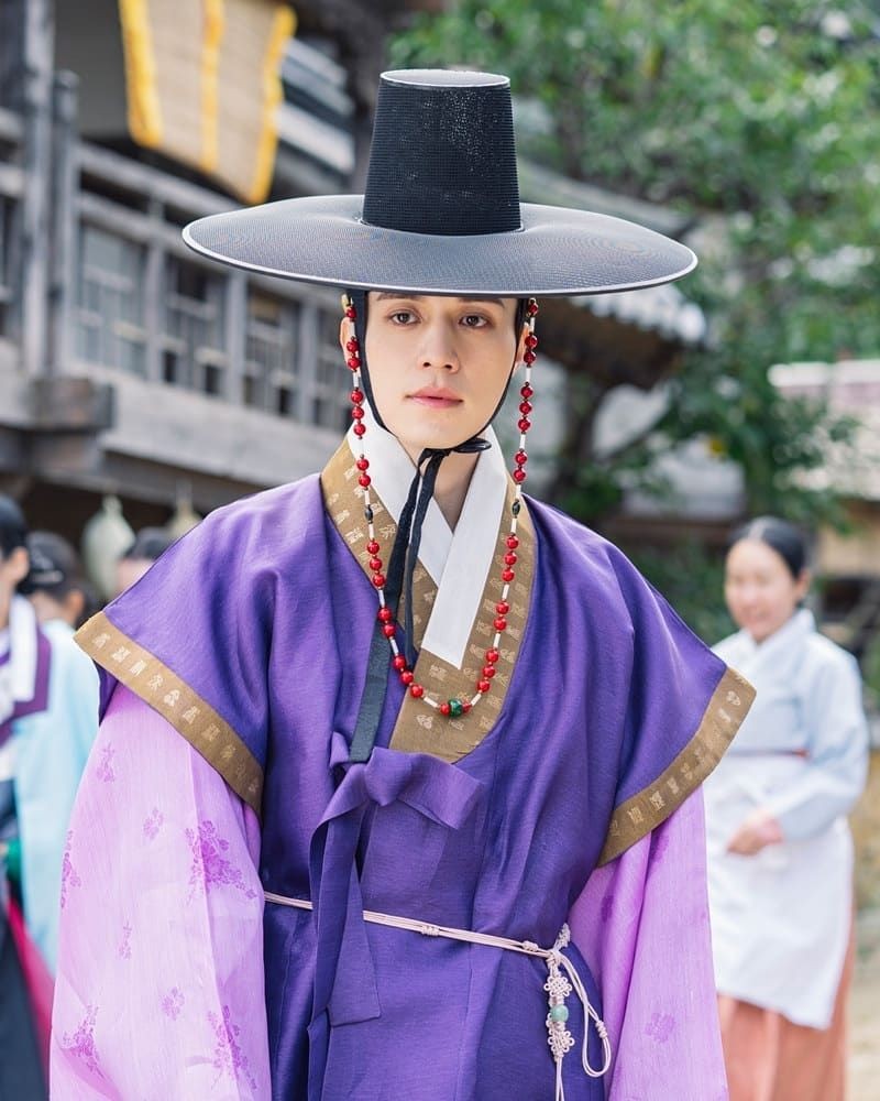 10 Adu Gaya Lee Dong Wook Pakai Hanbok Vs Jas di Tale of Nine Tailed