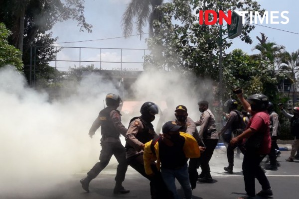 Demo Mahasiswa Jombang Tolak Omnibus Law di Jombang, 1 Orang Ditangkap