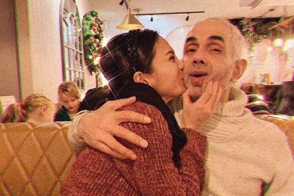 10 Potret Bunga Zainal dan Suami, Tak Ragu Lagi Pamerkan Kemesraan