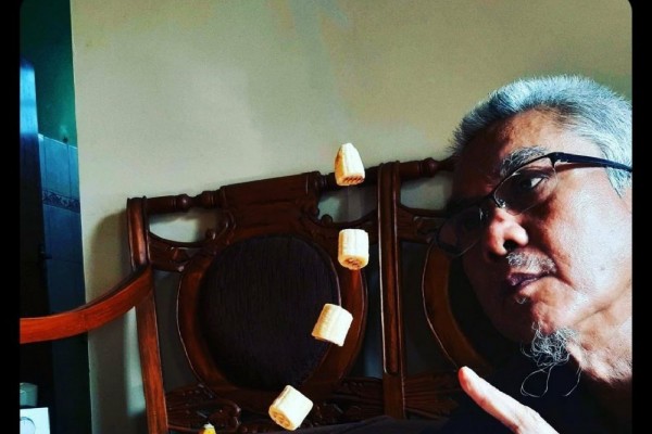 11 Potret Editan Photoshop Kocak ala Bapak-bapak, Kalah Nih yang Muda!