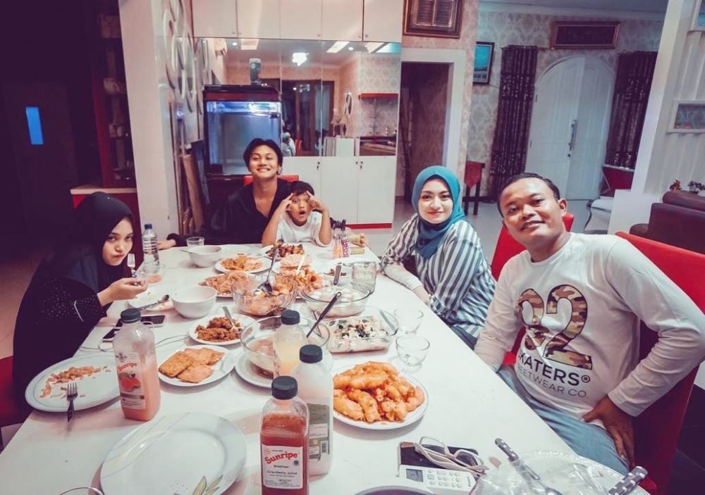 Sah Jadi Ibu Tiri, 10 Momen Akrab Nathalie Holscher dengan Anak Sule