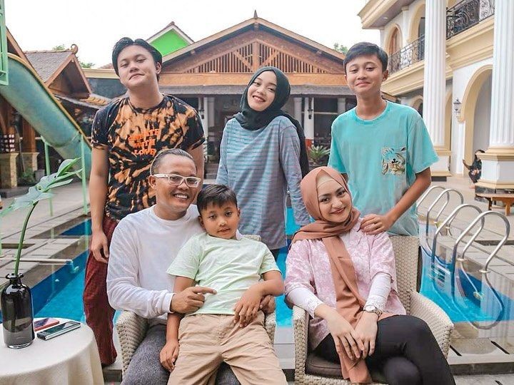 Calon Ibu, 10 Potret Kebersamaan Nathalie Holscher dan Anak-anak Sule