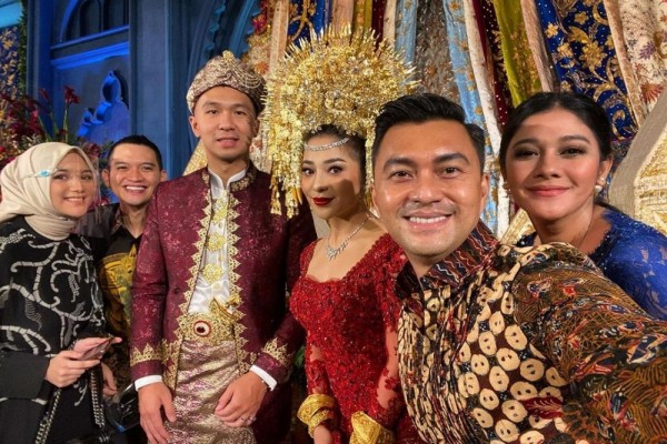 9 Adu Gaya Artis dan Tamu Undangan Hadiri Pernikahan Nikita Willy