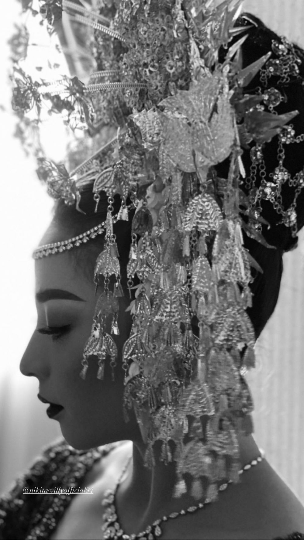 10 Potret Nikita Willy dengan Gaun Pengantin Minang, Rancak Bana!