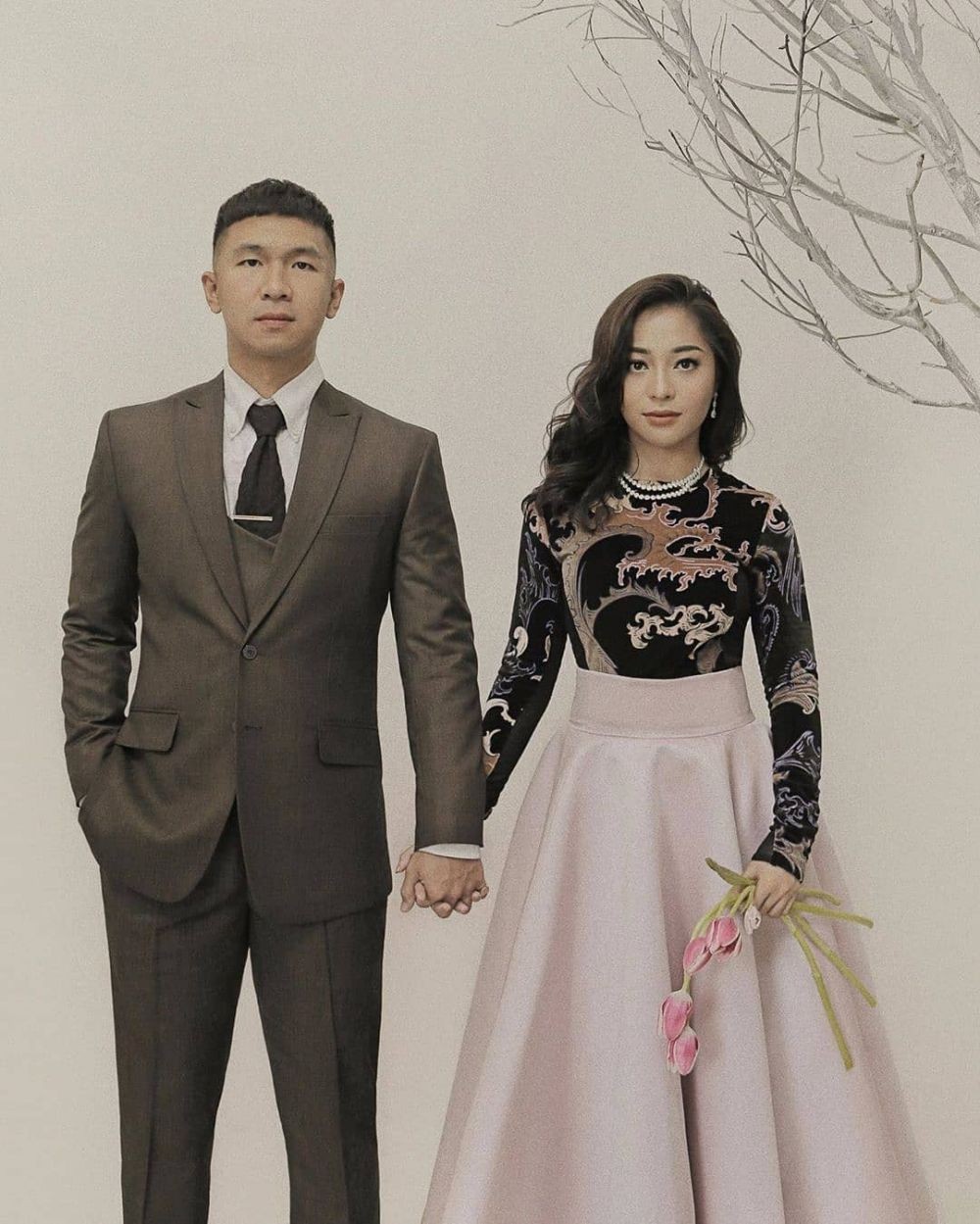 10 Potret Gagah dan Kece Indra Priawan, Suami Nikita Willy