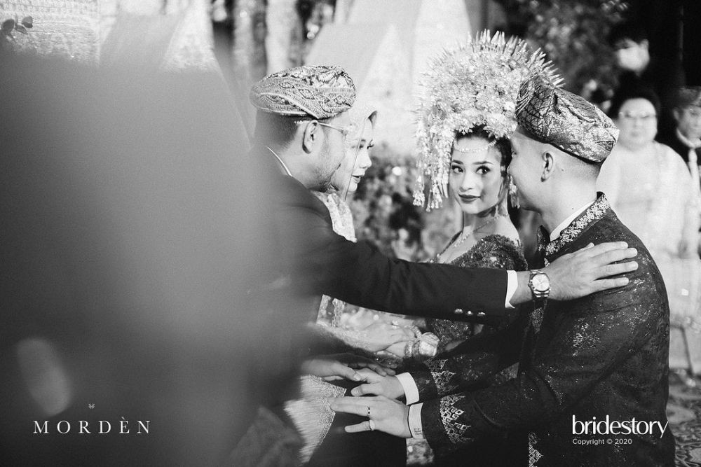 Bak Raja dan Ratu, 10 Potret Akad Nikah Nikita Willy dan Indra Priawan