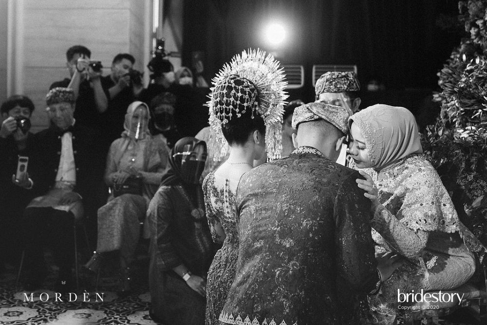Bak Raja dan Ratu, 10 Potret Akad Nikah Nikita Willy dan Indra Priawan