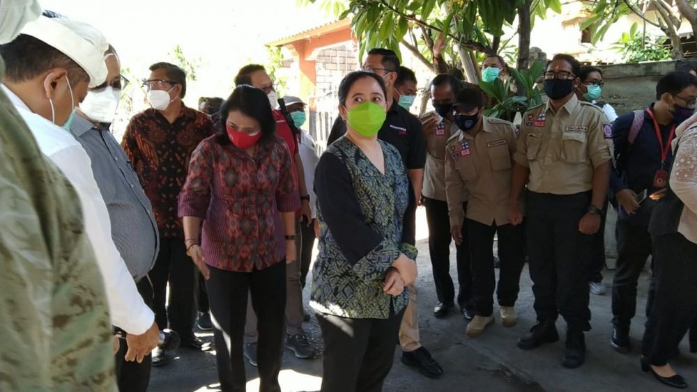 Pantau Pencairan Bansos di Bali, Ketua DPR Tak Mau Diwawancara Media