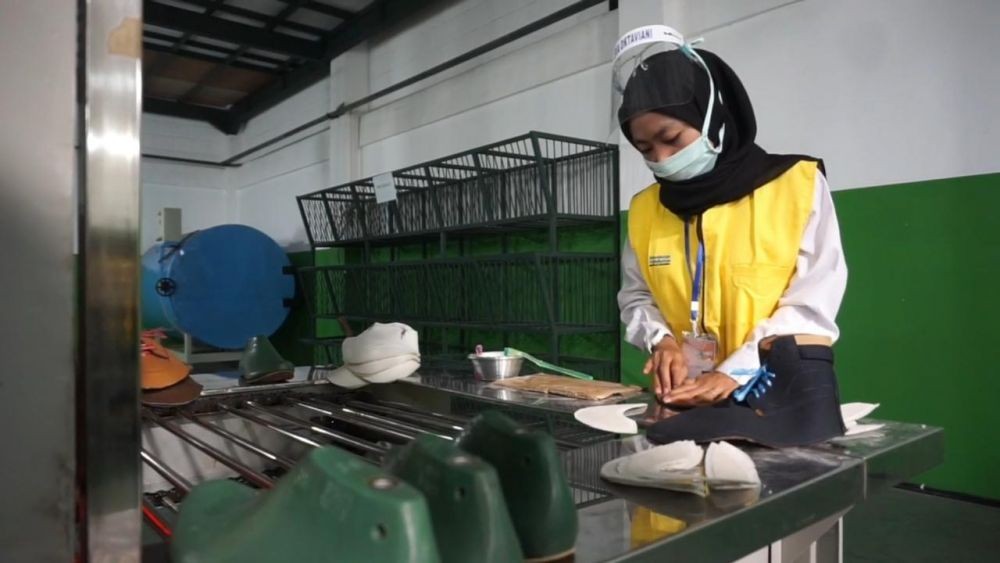 Gebrakan Pengusaha Sepatu Lokal Bandung, Buka Pabrik di Kala Pandemik