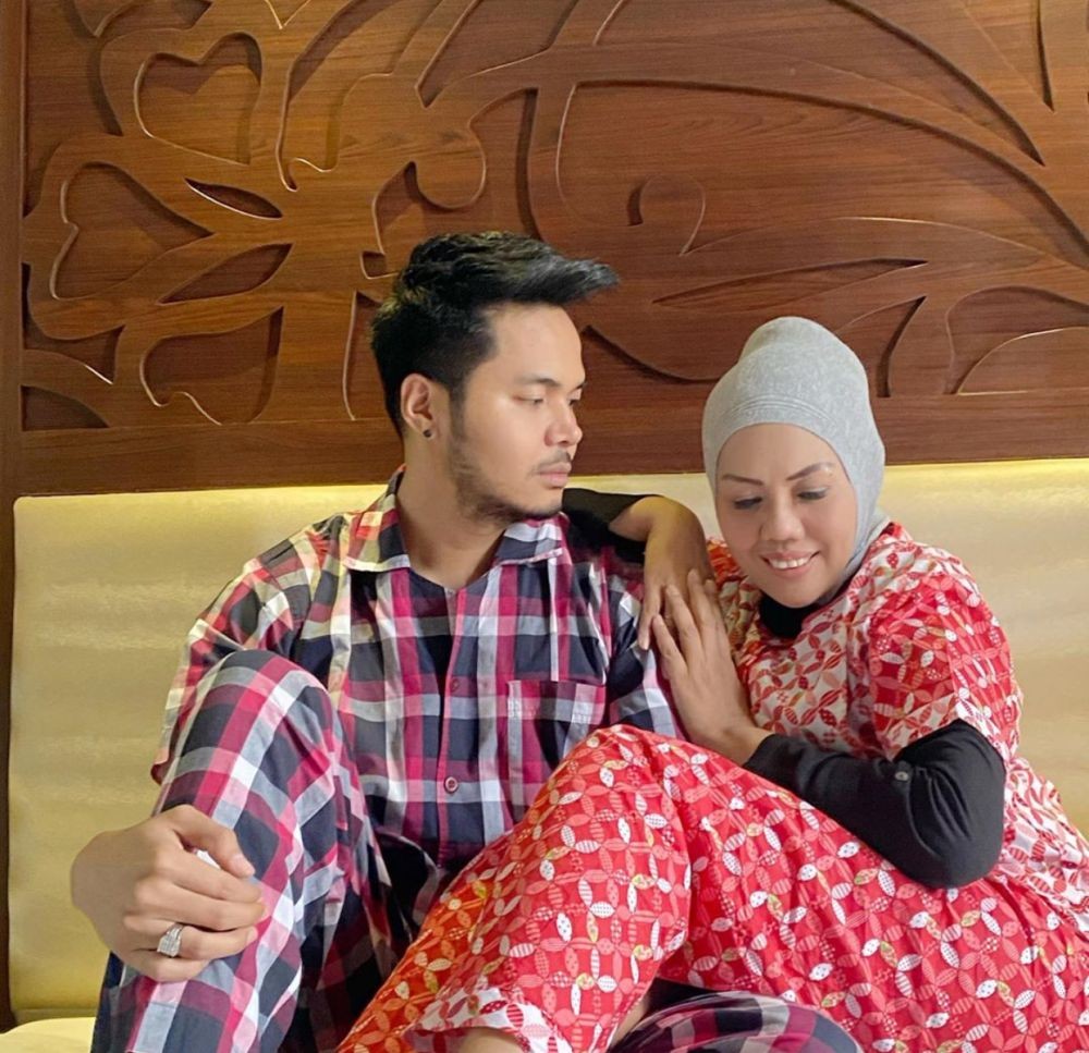 Intim Banget, 10 Potret Liburan Elly Sugigi dan Gebetannya di Bandung