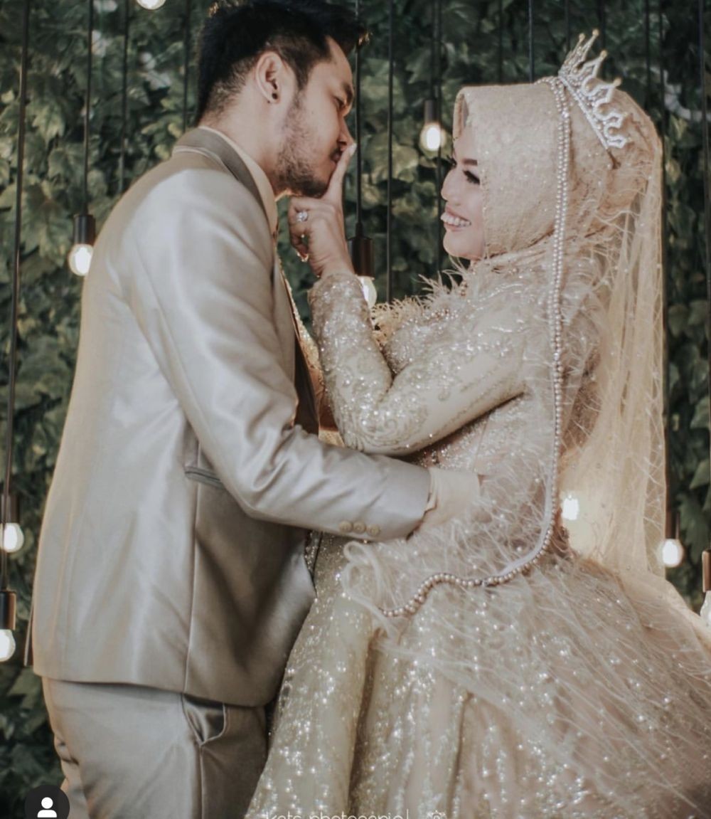 Intim Banget, 10 Potret Liburan Elly Sugigi dan Gebetannya di Bandung