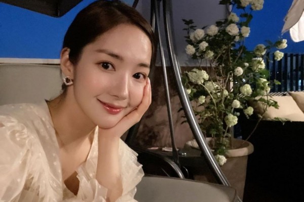 5 Trik Selfie, Lebih Glowing dan Awet Muda seperti Artis Korea