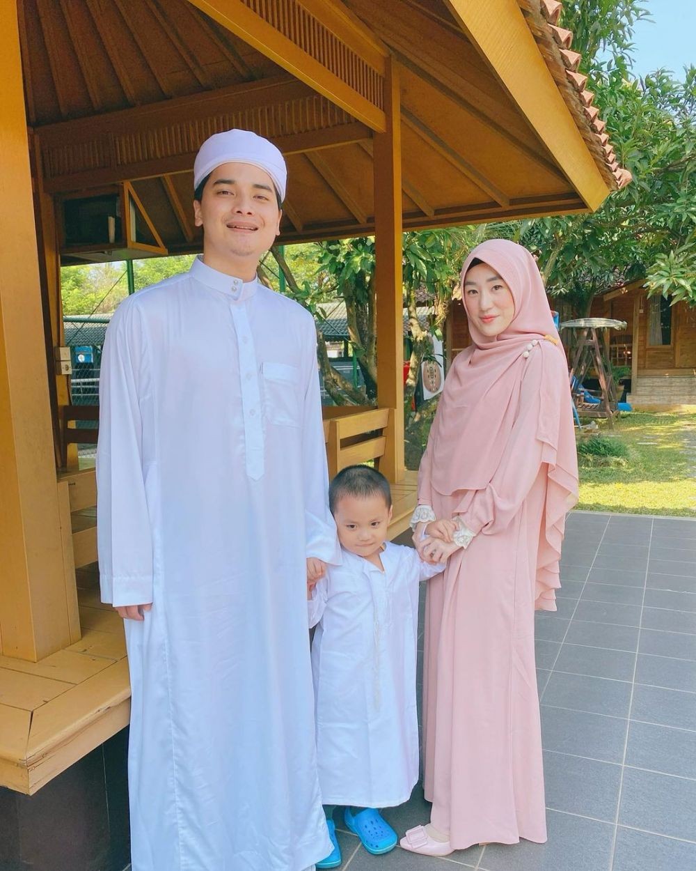 11 Artis Pria yang Pilih Menikah Muda, Terbaru Taqy Malik