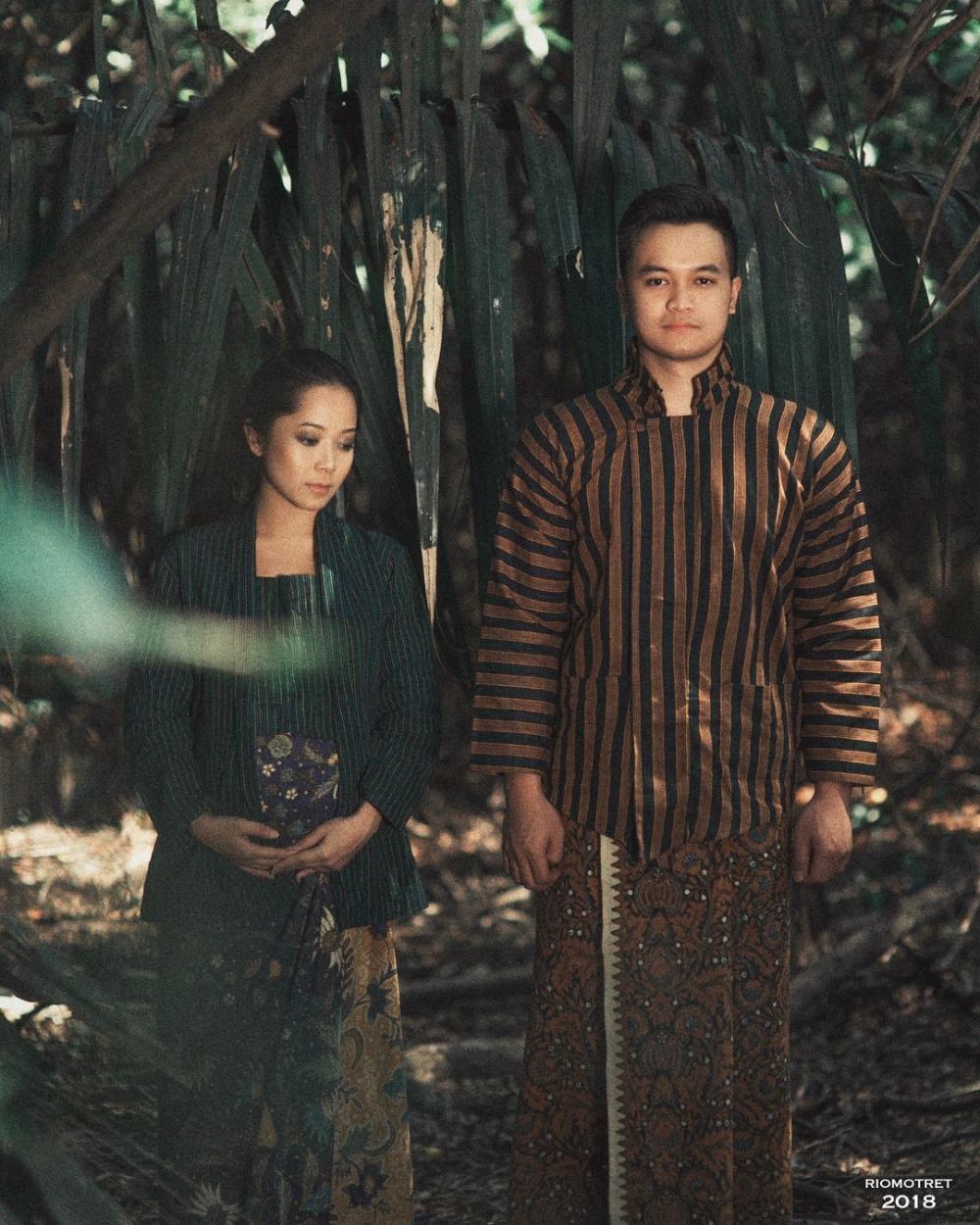 Ide Kebaya Lurik Seleb, Referensi Buat Prewedding hingga