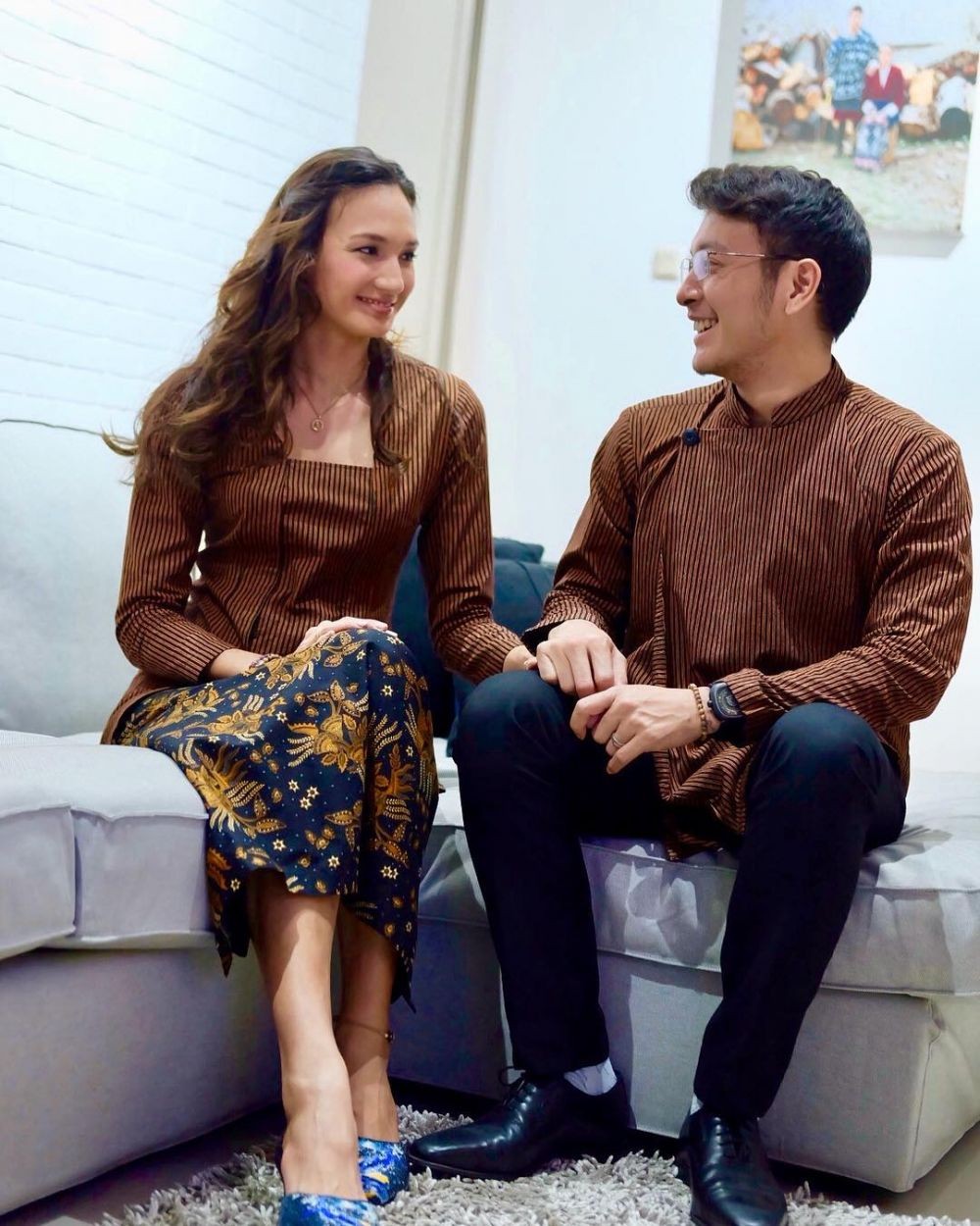 Referensi Buat Prewedding hingga Kondangan, Ide Kebaya Lurik ala Seleb
