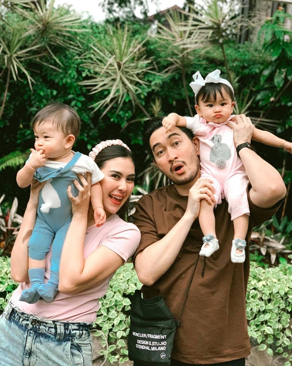 Jarang yang Sadar, 10 Artis Ini Tercatat Masih Satu Keluarga Besar