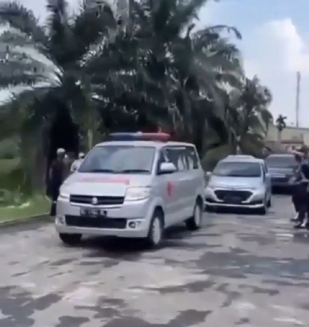 Viral Mobil Ambulans Bersirene di Palembang Dipakai Membawa Seserahan