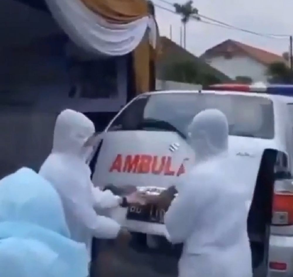 Viral Mobil Ambulans Bersirene di Palembang Dipakai Membawa Seserahan