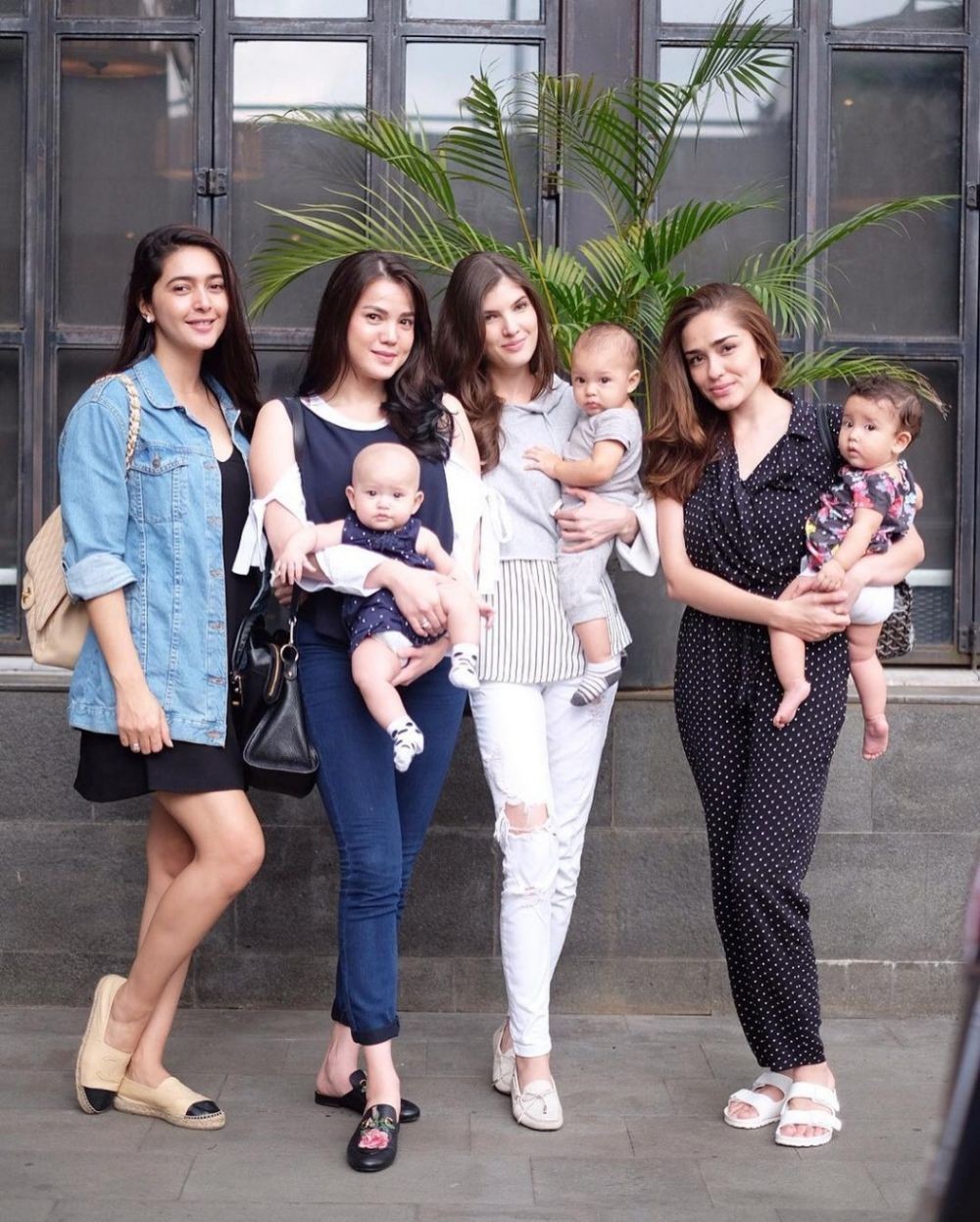 9 Adu Gaya Yasmine Wildblood vs Nabila Syakieb, Kompak dan Gak Ribet