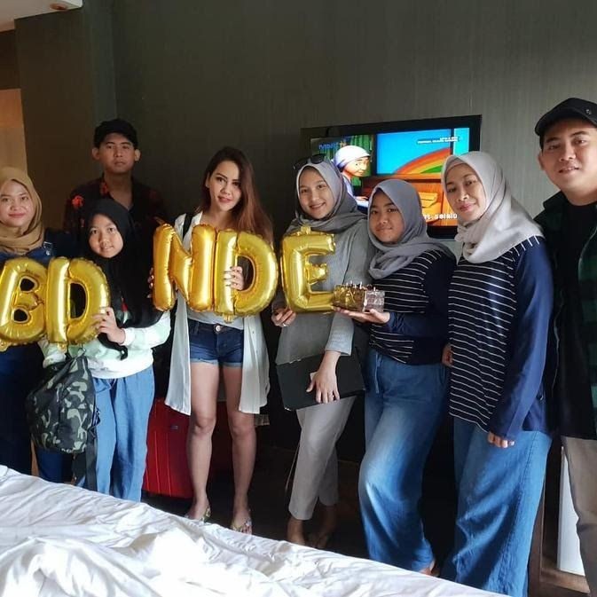 10 Momen Akur Nita Thalia dengan Istri Pertama, Suami Digugat Cerai