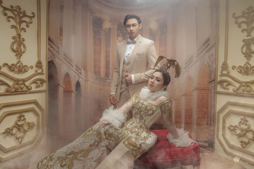 Foto Prewedding Caesar Hito - Mirip Adegan di Film Heart, Ini 7 Potret