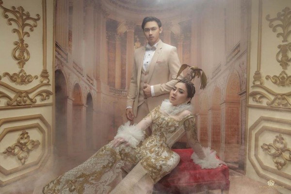 9 Potret Prewedding Elegan juga Unik Hito Caesar dan Felicya Angelista