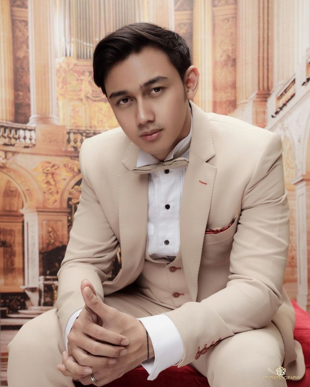 9 Potret Prewedding Elegan juga Unik Hito Caesar dan Felicya Angelista