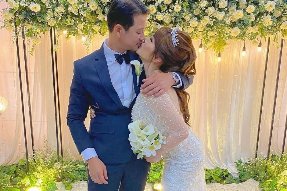 10 Potret Bahagia Pernikahan sang Barbie Jowo Angela Lee dan Alexander