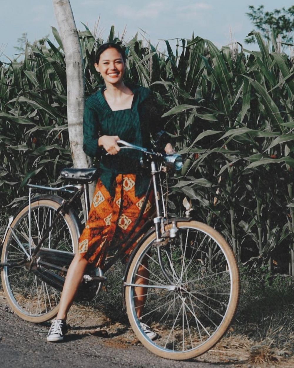 Referensi Buat Prewedding hingga Kondangan, Ide Kebaya Lurik ala Seleb