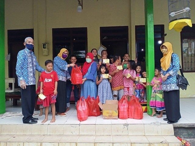 Kisah Pilu Anak Panti Asuhan Bandar Lampung Antre Pinjam HP demi PJJ 