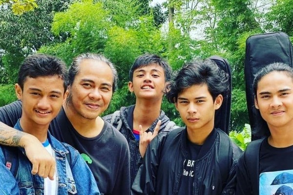 Kece Abis! 10 Potret Tahier Bersaudara, Empat Anak Ferdy 'Element'