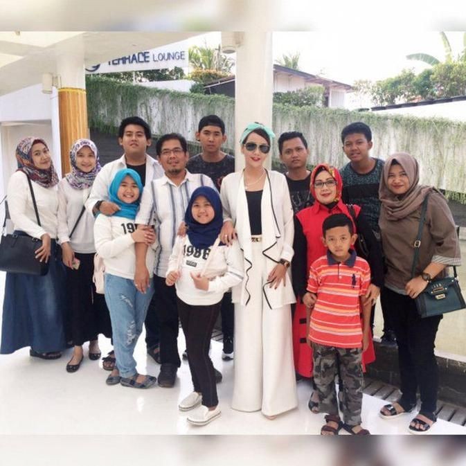 10 Momen Akur Nita Thalia dengan Istri Pertama, Suami Digugat Cerai