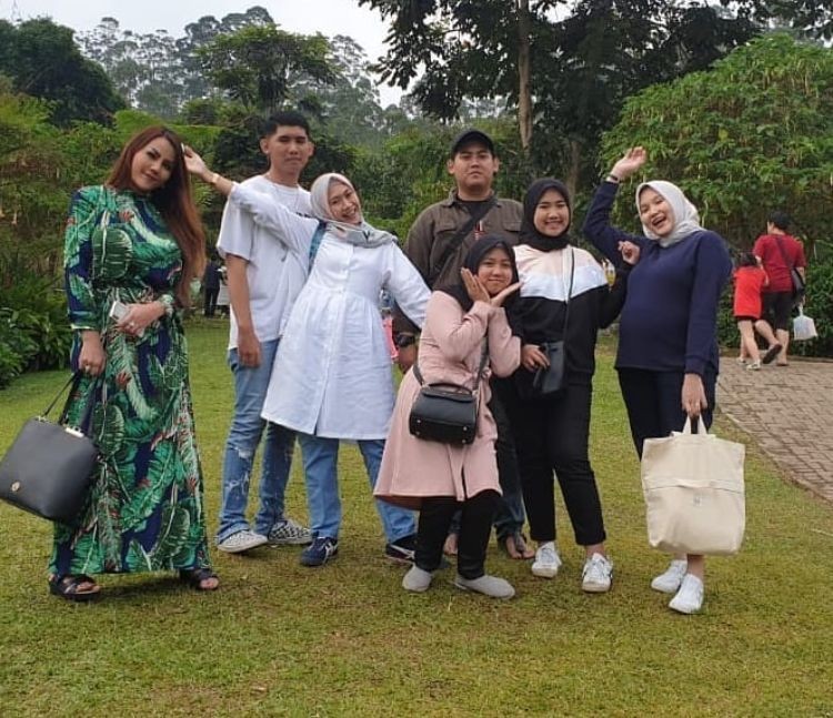 10 Momen Akur Nita Thalia dengan Istri Pertama, Suami Digugat Cerai