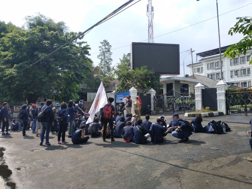 Ratusan Polisi Jaga Pergerakan Massa Tolak Omnibus Law di Tangerang
