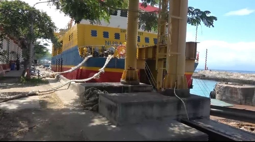 Tabrak Break Water, Kemudi Kapal Penyeberangan ke Nusa Penida Patah