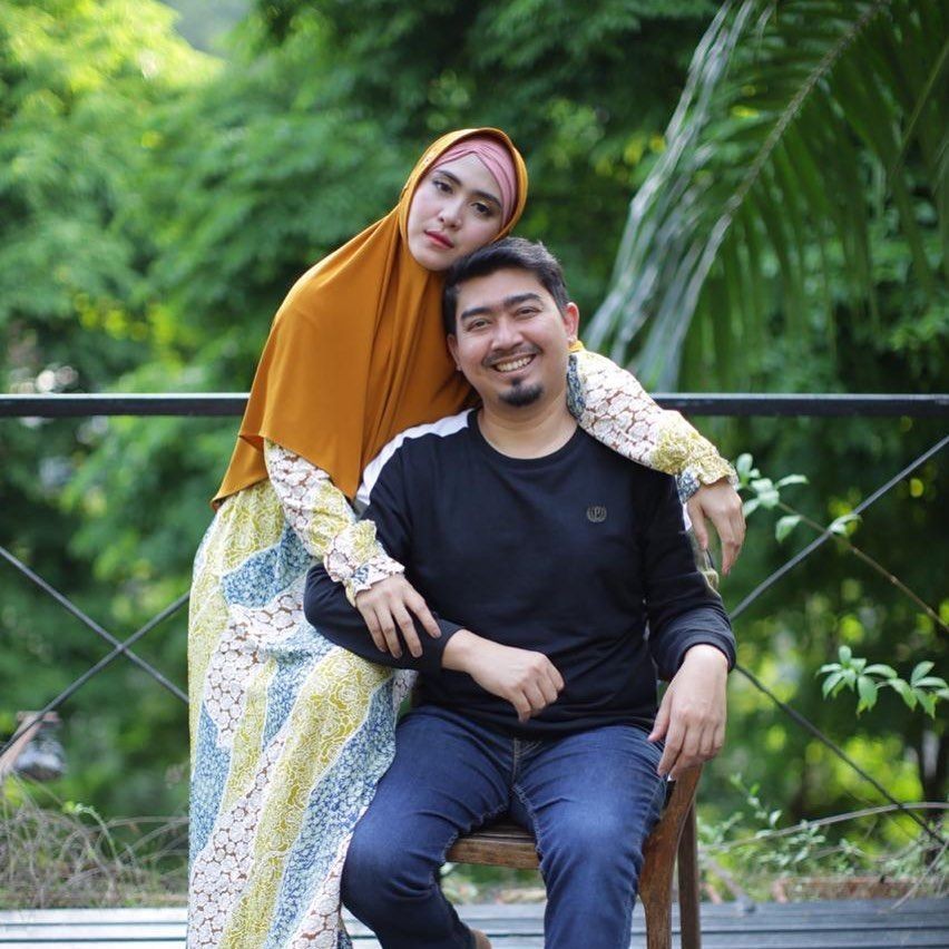 7 Artis Ini Menikah dengan Ustaz dan Bahagia Sampai Sekarang