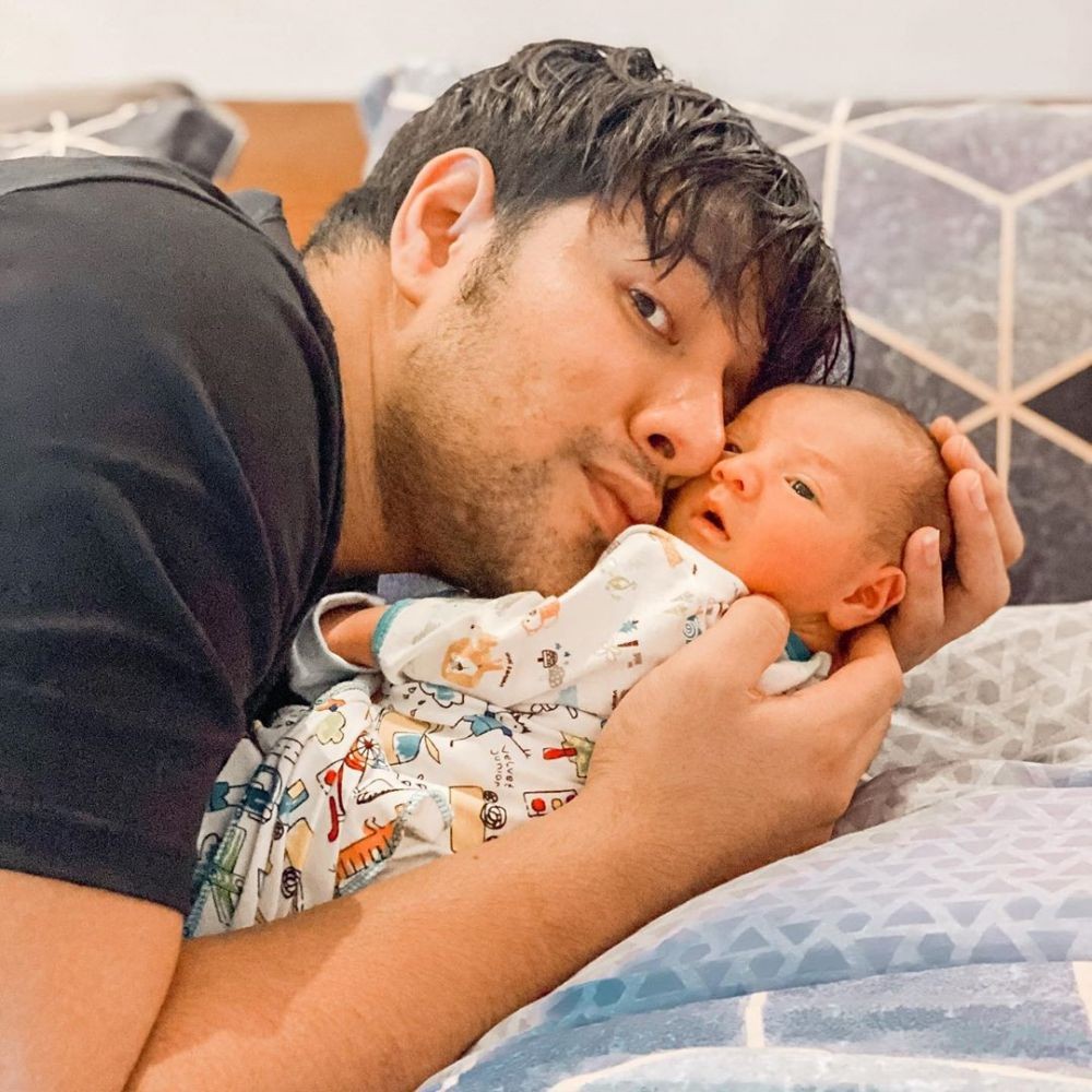 10 Adu Gaya Momong Anak Ammar Zoni vs Rezky Aditya, Ayah Kece Idaman