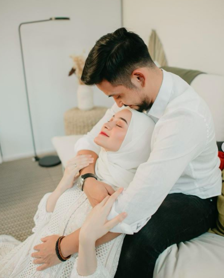 10 Momen Lahiran Sabrina di Usia 17 Tahun, Sempat Viral Nikah Muda