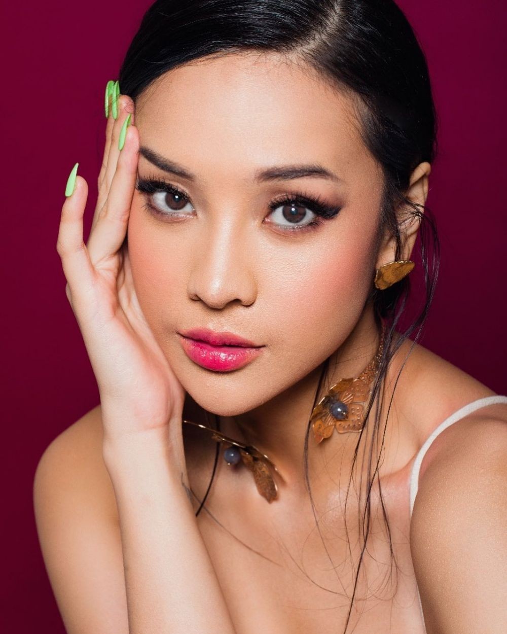 Inspirasi Gaya Dandan Anya Geraldine, Natural hingga Acara Kondangan